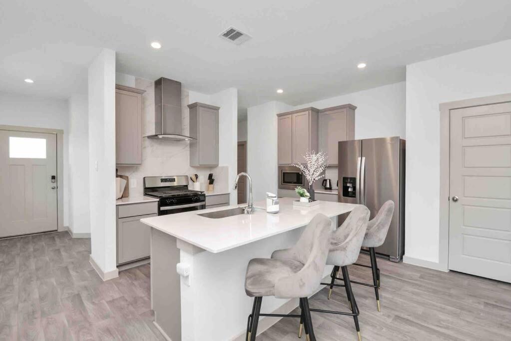 4Bedroom Escape - Near Med Center With Backyard Хьюстон Экстерьер фото