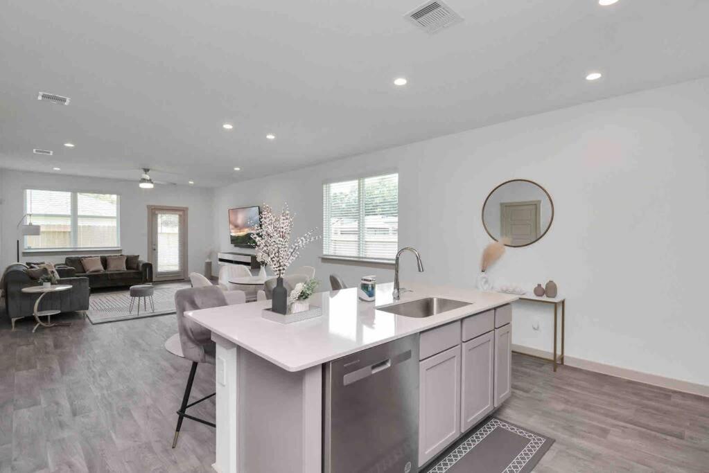 4Bedroom Escape - Near Med Center With Backyard Хьюстон Экстерьер фото